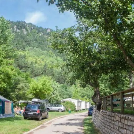 Campingplads Mobil Avec Terrasse Et Cuisine Equipee A - Api-1-52-181 Meyrueis