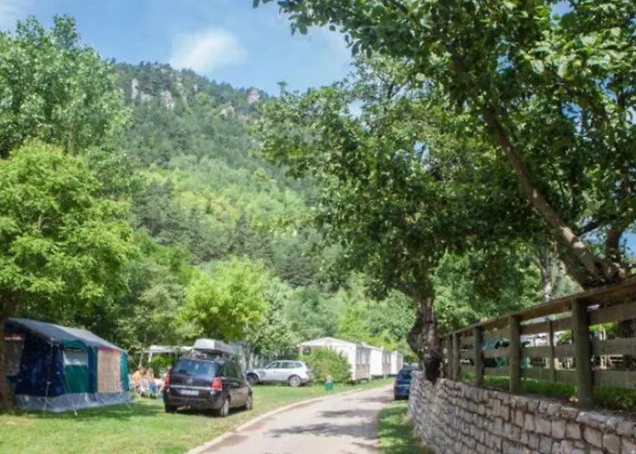 Κάμπινγκ Mobil Avec Terrasse Et Cuisine Equipee A - Api-1-52-181 Meyrueis